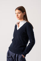 Essenza V-Neck Cashmere Sweater Navy Luxmii