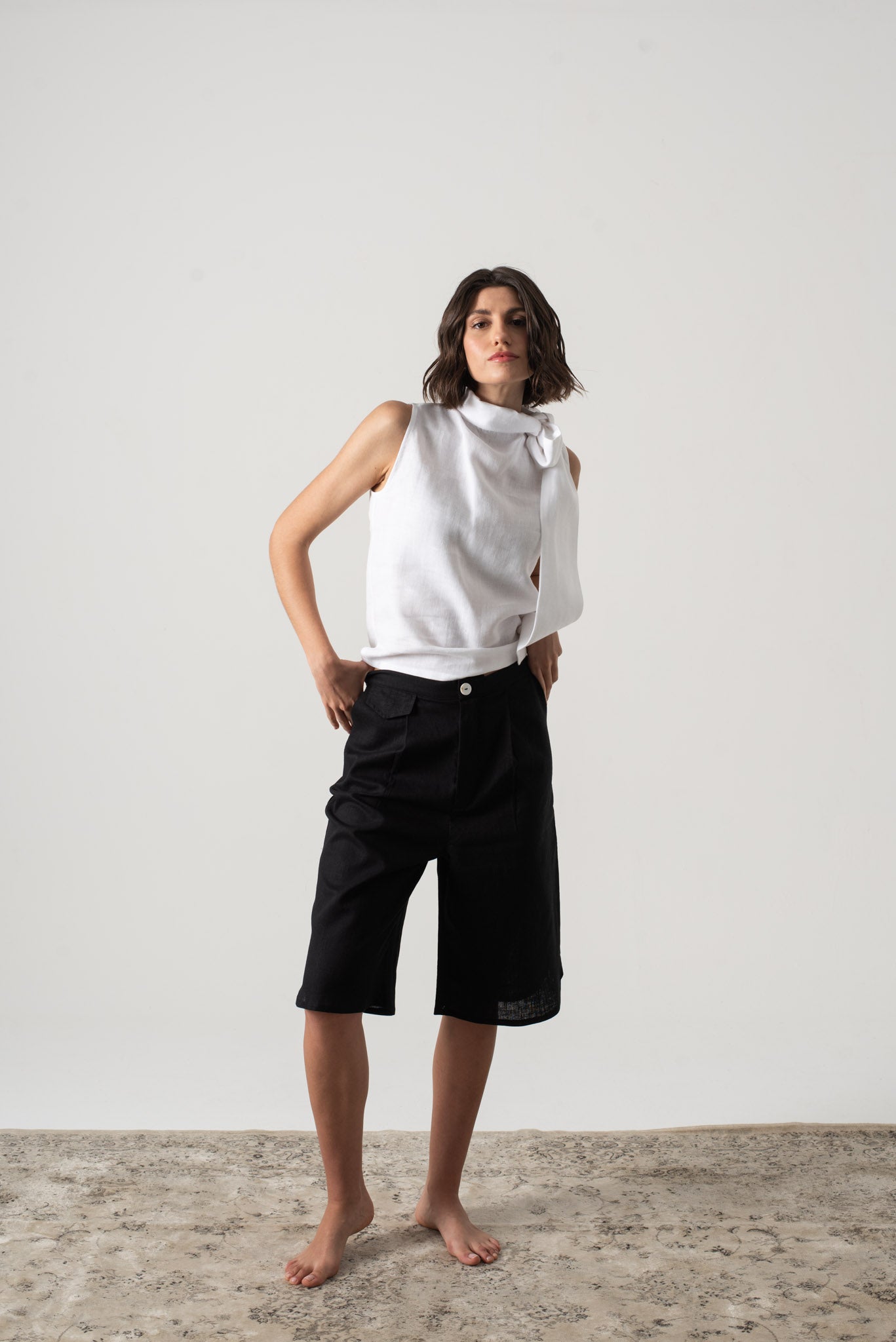 Jager Bermuda Linen Shorts Black Luxmii